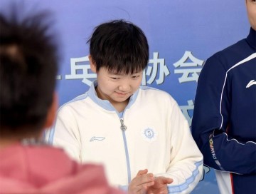 安博体育登录入口-国乒亮相剑指亚洲杯！孙颖莎欢乐笑弯腰，王曼昱合影一脸严肃